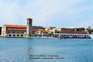 077- Rhodes ville et port d'honneur